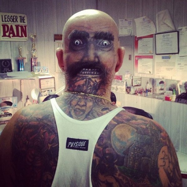 Пугающие татуировки (30 фото)