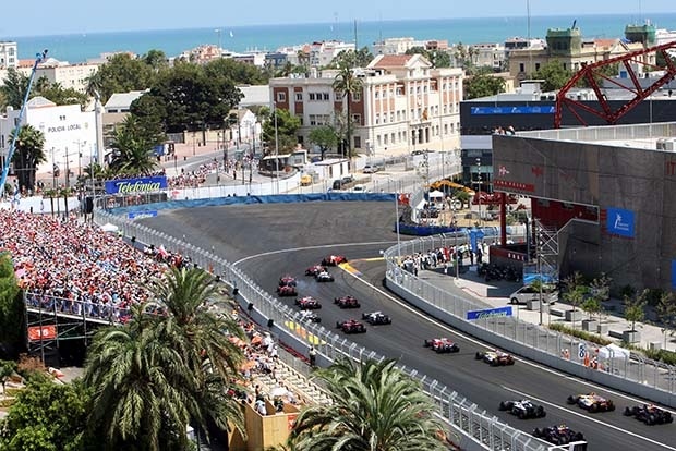 Самые известные уличные трассы «Формулы-1» в мире (9 фото)