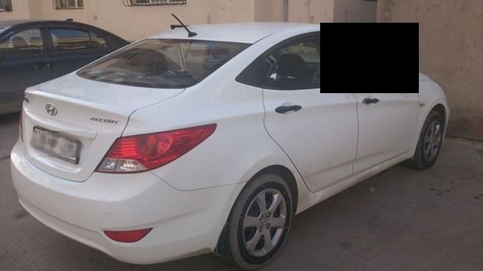 Автомобилист из Азербайджана не понял участливых соседских действий (3 фото)