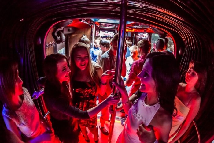Санкт-Петербург: «Икарус» превратили в бар на колесах BarBus MAXI (23 фото)