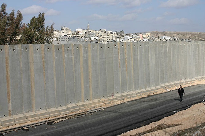 Фотографии мрачных пограничных стен, разделяющих мир (25 фото)