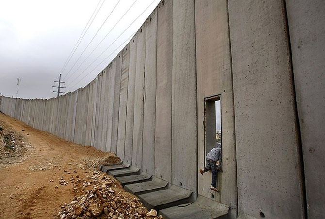 Фотографии мрачных пограничных стен, разделяющих мир (25 фото)