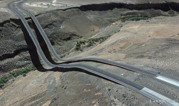 Подборка фотографий из Google Earth, противоречащие здравому смыслу (32 фото)