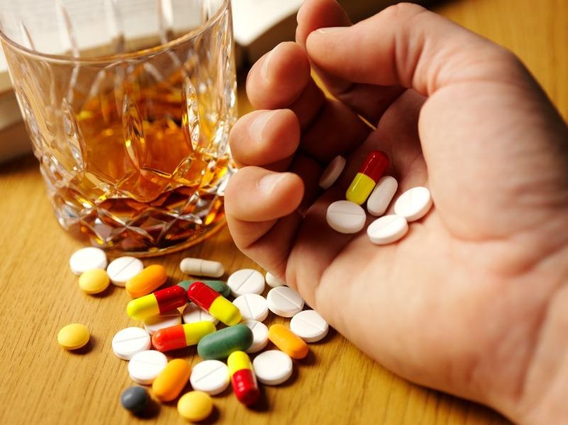 Напитки, которые не дружат с лекарствами (10 фото)