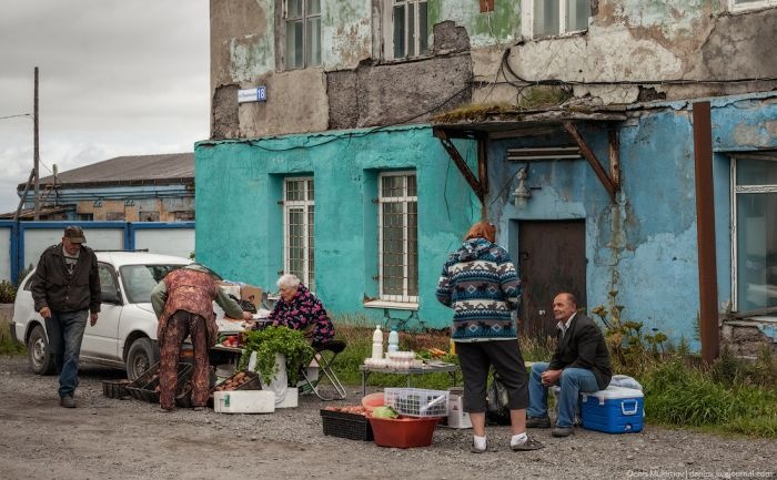 Впечатления от поселка Октябрьский, стоящего на берегу Охотского моря (30 фото)