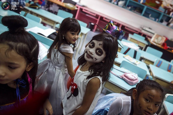Как отпраздновали Хэллоуин в разных странах мира (50 фото)
