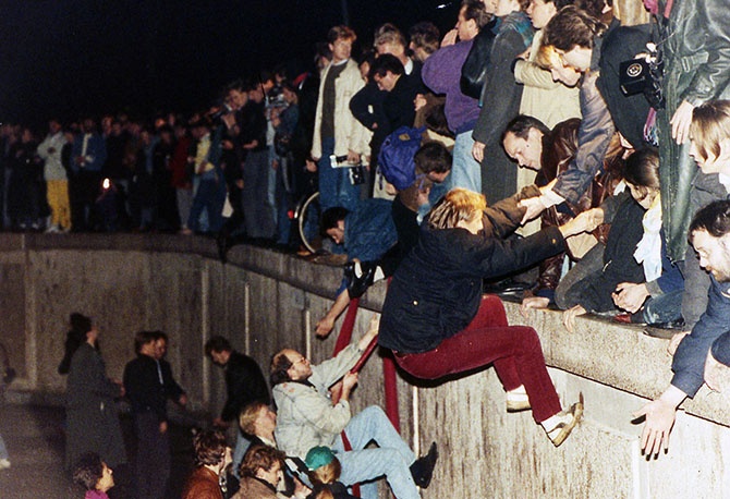 Падение Берлинской стены (31 фото)