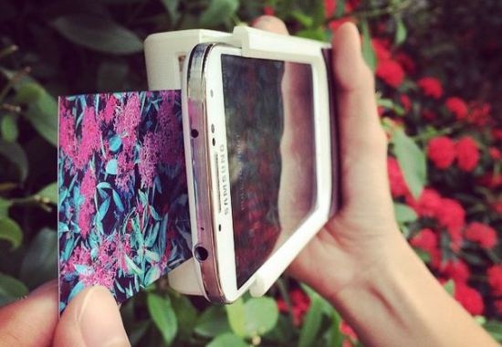 Чехол, который превращает смартфон в Polaroid (3 фото)