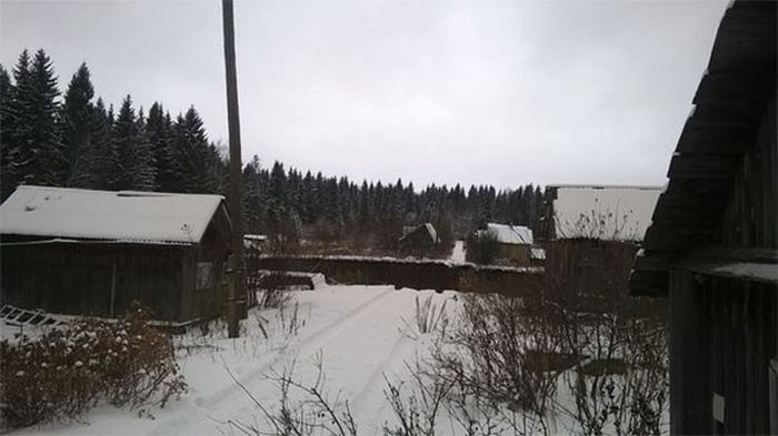 Пермский край: появились снимки провала грунта в Соликамске (5 фото)
