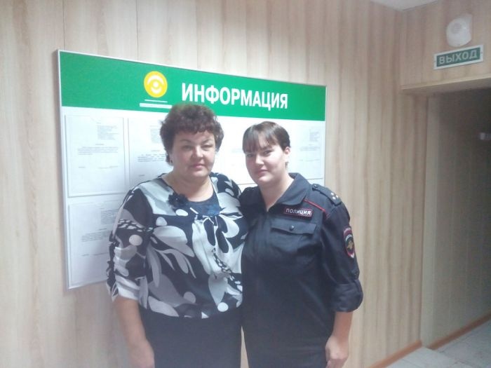 Россия: полицейские сделали селфи со своими матерями ко Дню матери (16 фото)
