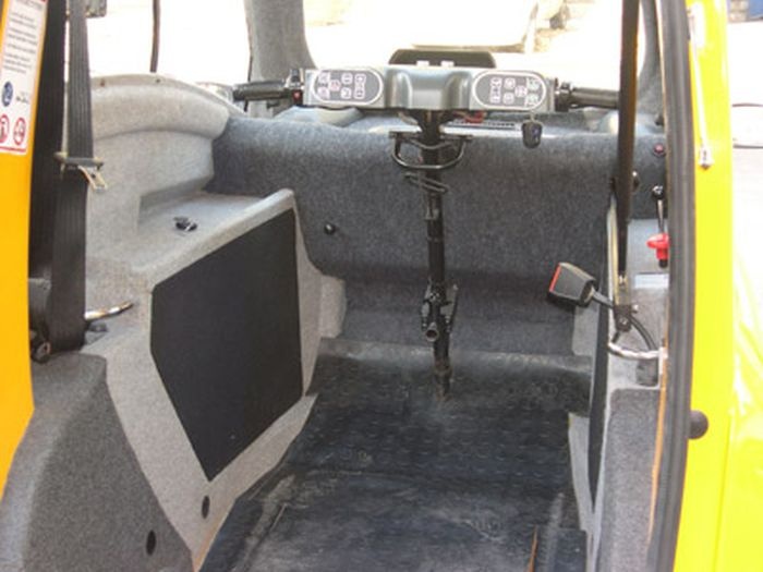 Специальный автомобиль для инвалидов-колясочников - Kenguru (12 фото)