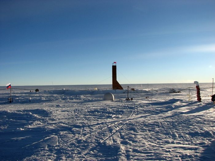 Обычный будний день русского полярника на антарктический станции Восток (39 фото)