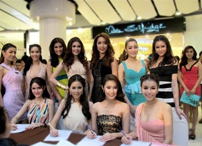 Таиланд: конкурс красоты «Мисс Тиффани» (19 фото)