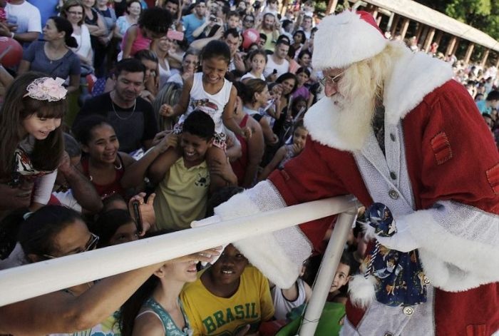 Бразилия: самый татуированный Санта-Клаус в мире (10 фото)