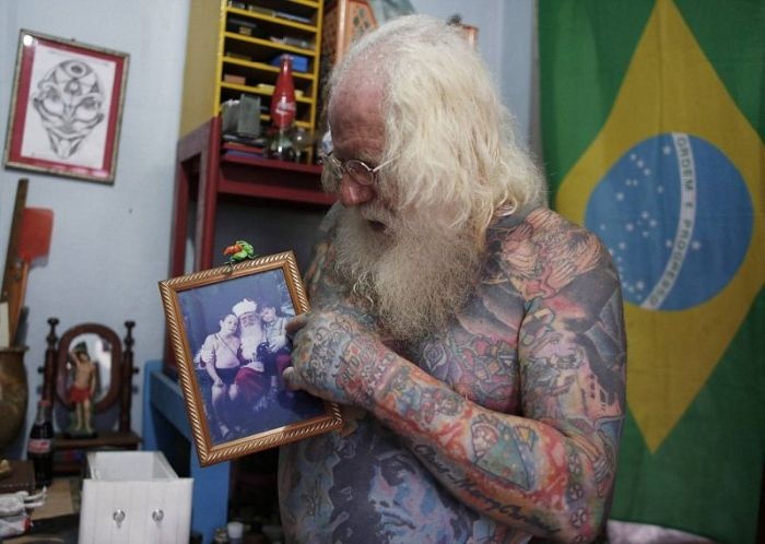 Бразилия: самый татуированный Санта-Клаус в мире (10 фото)