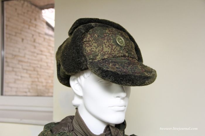 Как солдаты изучают возможности ношения новой шапки-ушанки (8 фото)