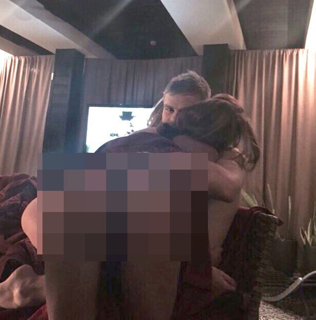В сеть попали интересные фото с интимного отдыха футболиста Александра Кокорина НЮ (3 фото)
