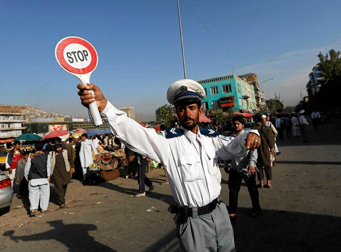 Как получают водительские права в Кабуле (23 фото)