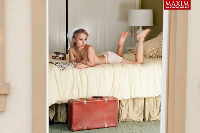 Актриса Виктория Клинкова «Пупок» из сериала «Физрук» в фотосессии журнала Maxim (6 фото)