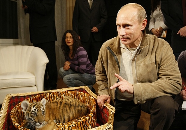 Что дарят Путину бизнесмены и политики (15 фото)