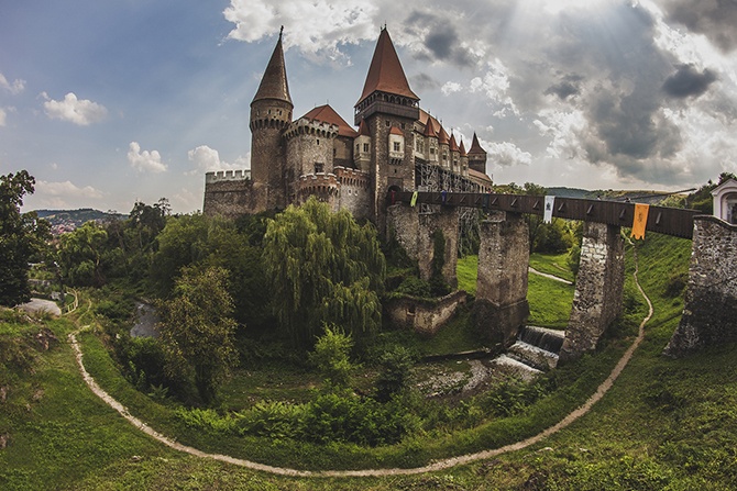 Самые интересные замки Румынии (11 фото)