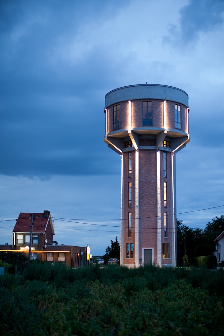 Водонапорная башня, превращенная в жилой дом (13 фото)