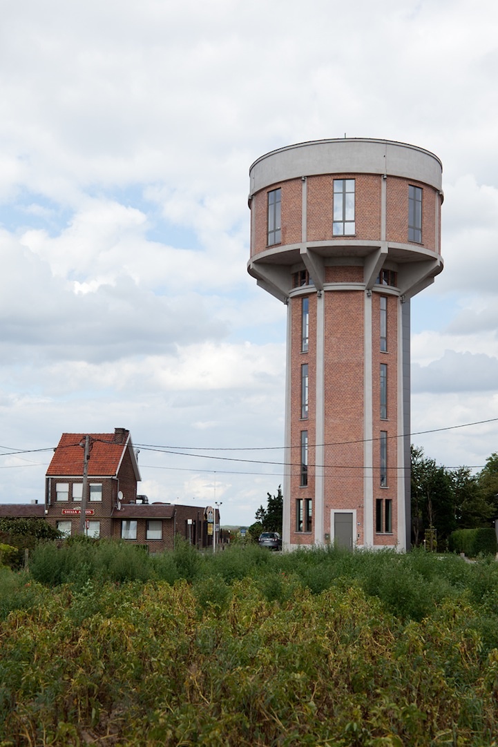 Водонапорная башня, превращенная в жилой дом (13 фото)
