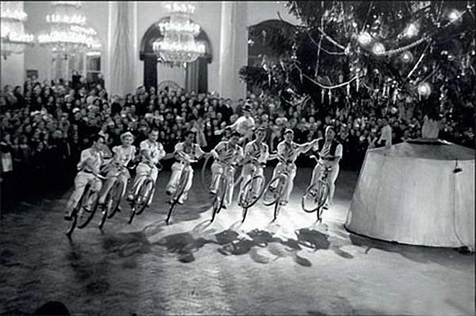 Как праздновали Новый год в 1950-х (17 фото)