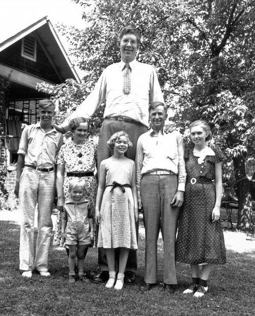 Роберт Уодлоу – самый высокий человек в истории (4 фото)