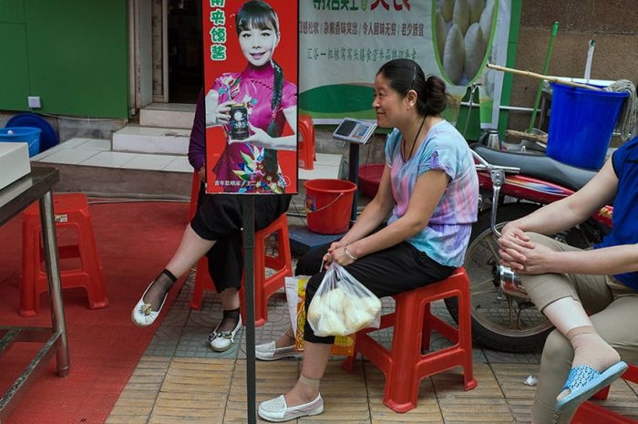 Китай: уличные фотографии от фотографа-самоучки Тао Лю (24 фото)