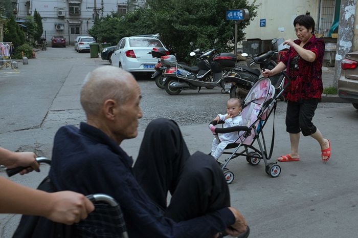 Китай: уличные фотографии от фотографа-самоучки Тао Лю (24 фото)