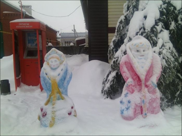 Татарстан: яркие цветные скульптуры из снега (25 фото)