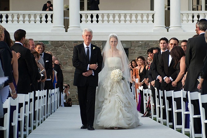 Самые дорогие дизайнерские свадебные платья (12 фото)