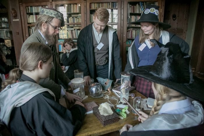 Польша: в замке Чоха открылась школа магии для фанатов Гарри Поттера (22 фото)
