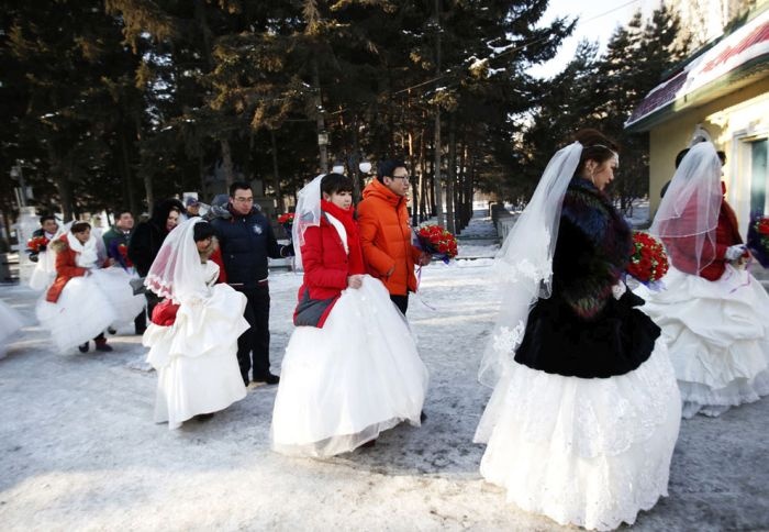 Китай: в Харбине проходит фестиваль скульптур из снега и льда (27 фото)