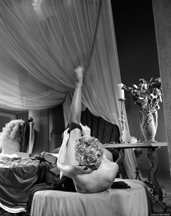 Краткая, но потрясающая фотоистория бурлеска в 1950-х годах (26 фото)
