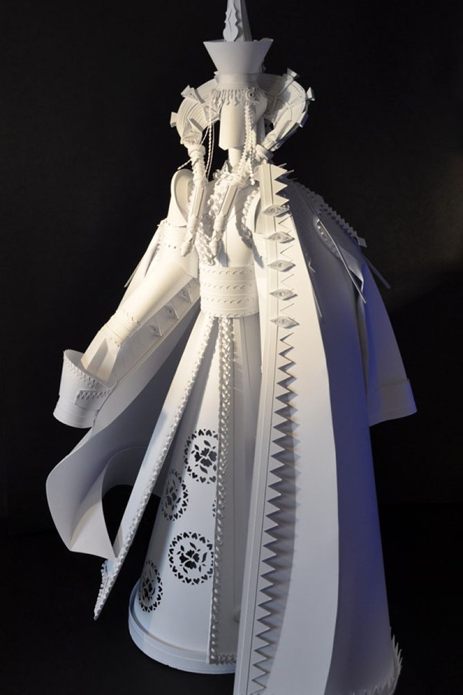 Нежные традиционные костюмы из бумаги (14 фото)
