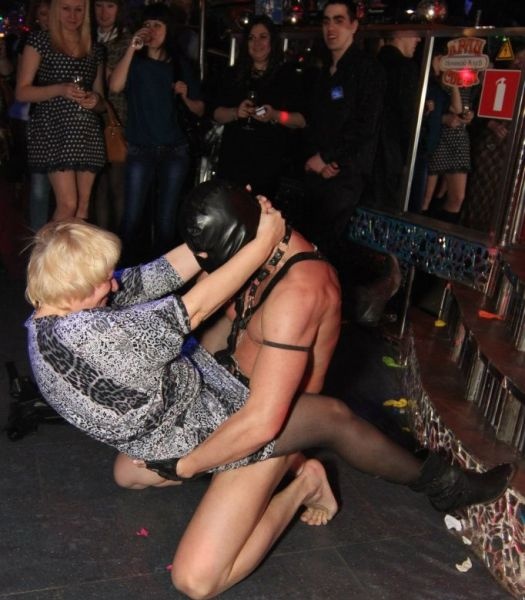 Посетители ночных клубов (35 фото)
