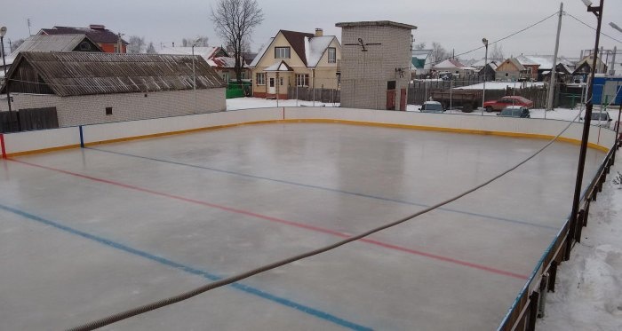 Настоящая хоккейная площадка, построенная непрофессионалами (42 фото)