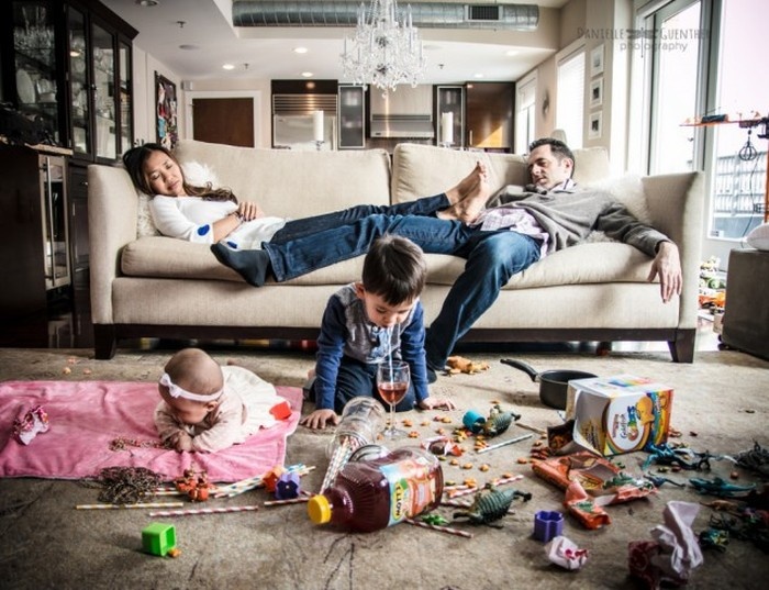 Обычная жизнь семей с детьми (12 фото)