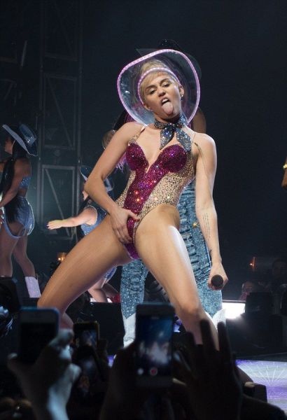 Позитивные гифки и фото девушек (73 фото)