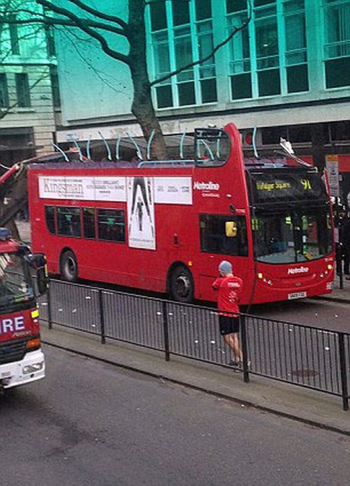 Опасности двухэтажного автобуса (14 фото)