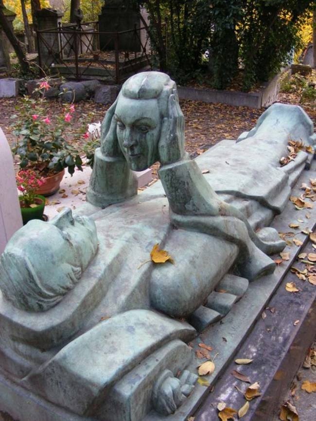 Подборка необычных надгробий (20 фото)