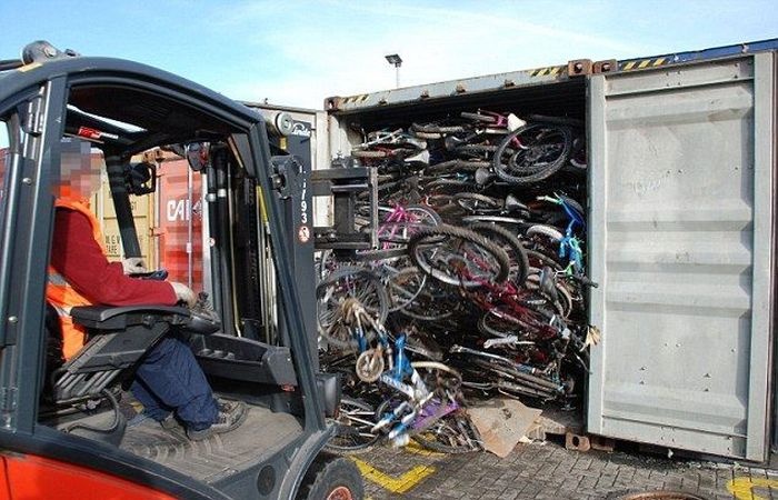 Куда вывозят угнанные в Британии машины (9 фото)