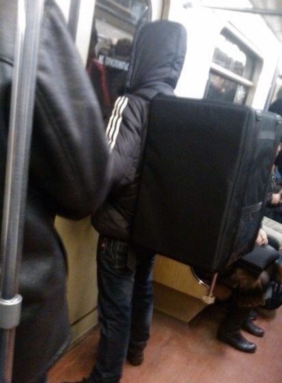 Прикольные пассажиры питерского метро (42 фото)