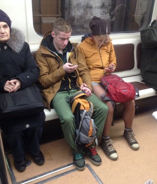 Прикольные пассажиры питерского метро (42 фото)