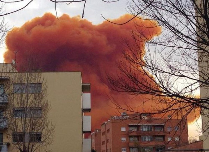 Оранжевые облака над Каталонией (22 фото)