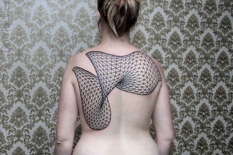 Геометрически правильные татуировки, сделанные бывшим программистом (19 фото)