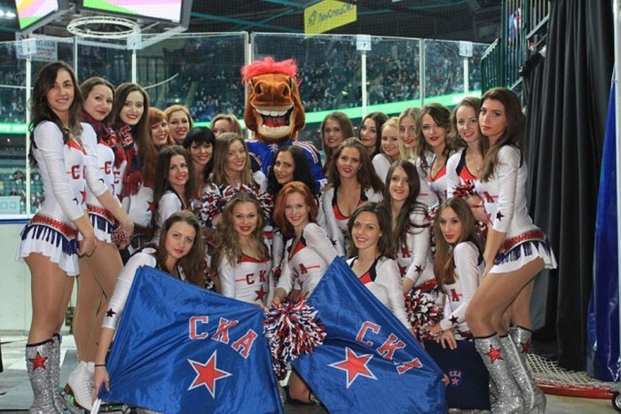Участницы команд поддержки отечественного хоккея (46 фото)