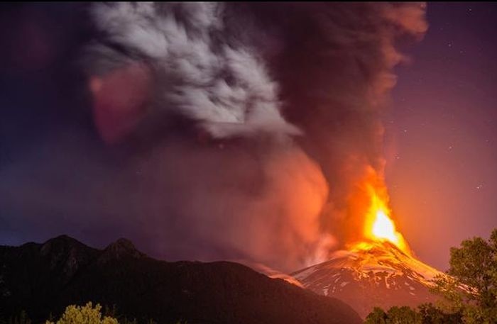 Извержение вулкана в Чили (15 фото)